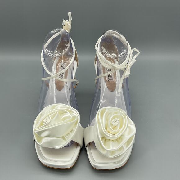 NEW Badgley Mischka Women’s Janelle Ankle Tie Sandals White Size 8 - Picture 3 of 10